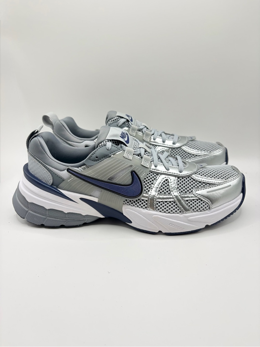 Nike V2K RNR Silver and Navy Mesh Athletic Sneakers 9M